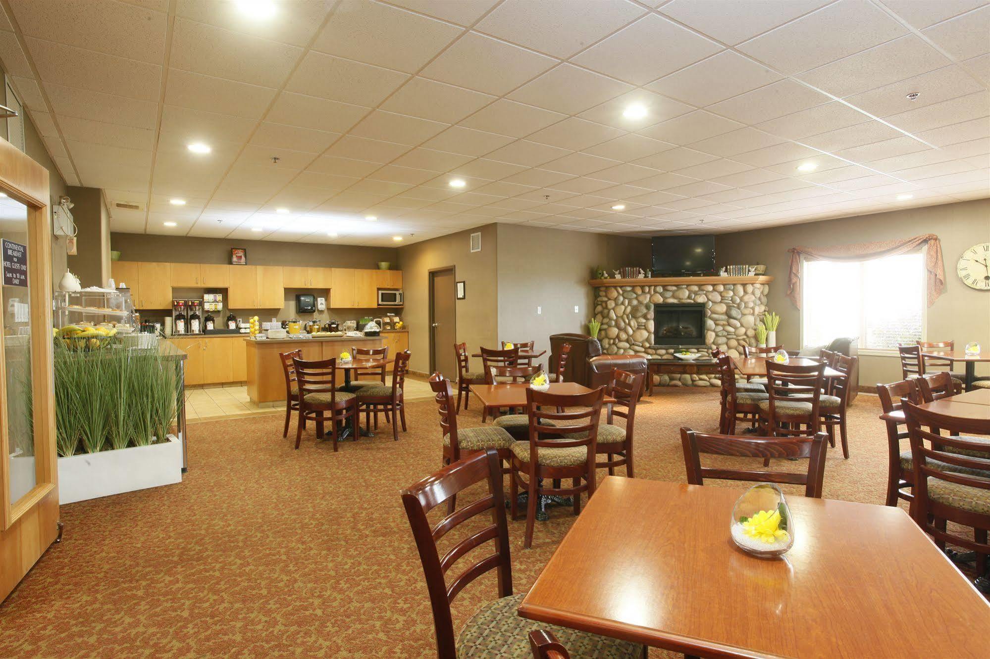 Stonebridge Hotel Dawson Creek Buitenkant foto