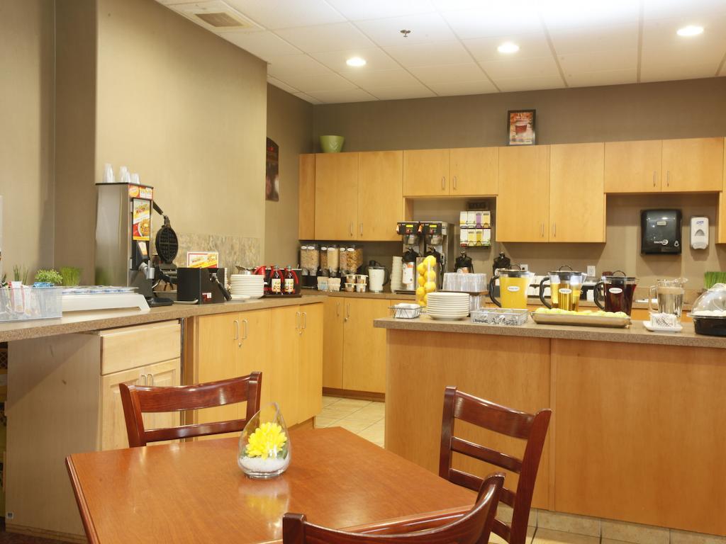 Stonebridge Hotel Dawson Creek Buitenkant foto